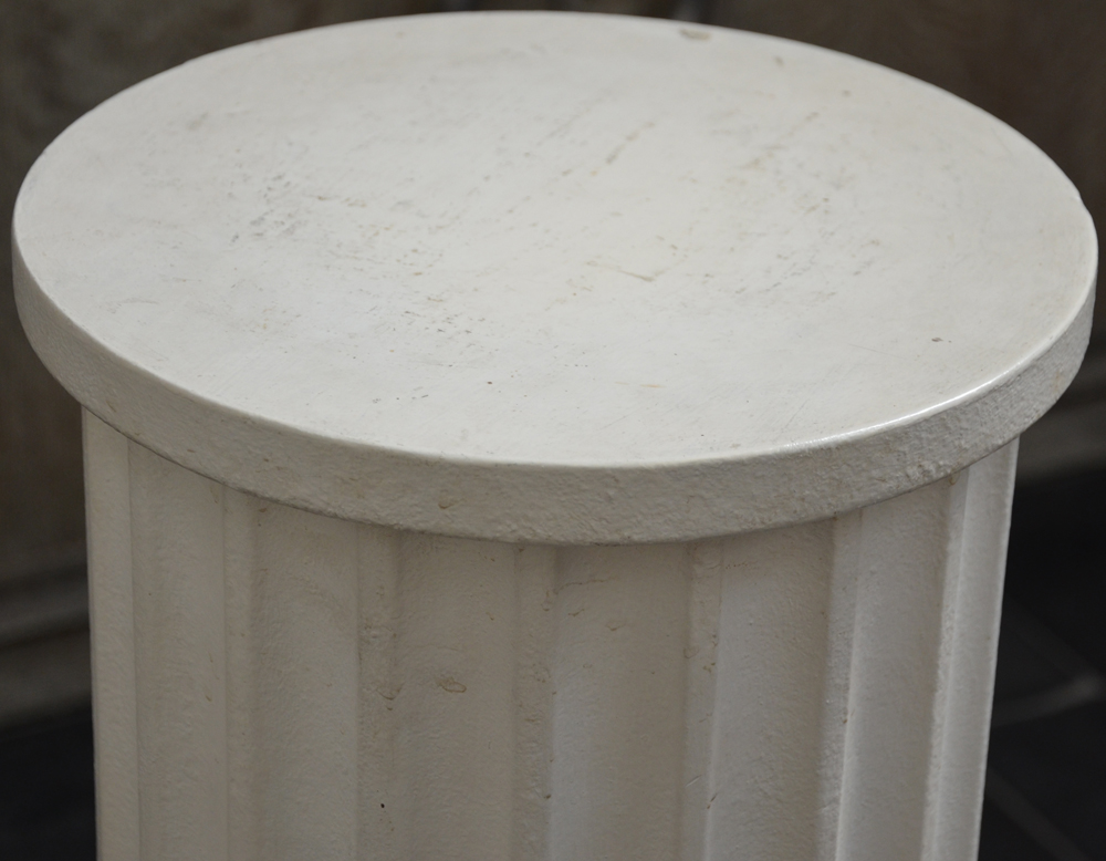 Pedestal plaster — <p>Top of the column</p>