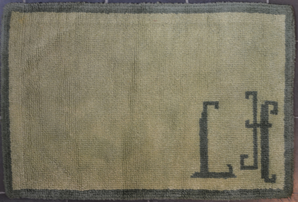 A rare green art deco floor carpet — petit tapis art deco en laine, probablement Flandre, 1930's