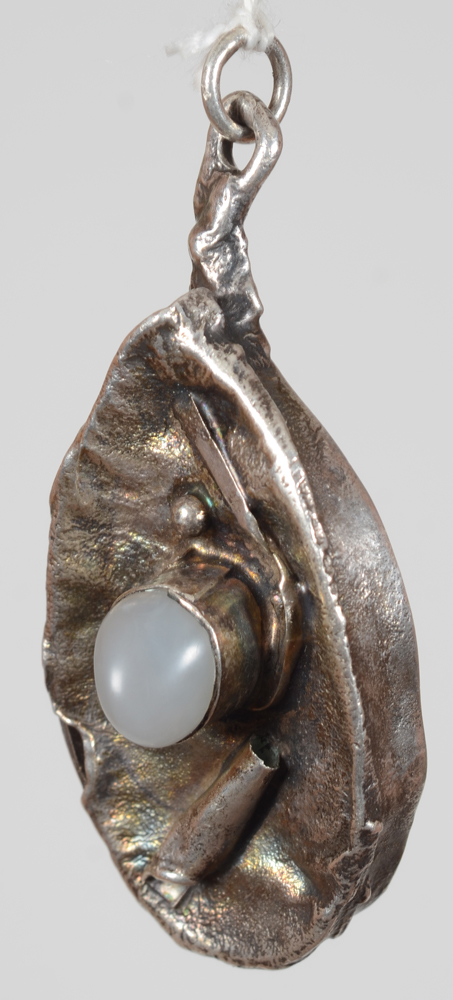 Jens Gudjonsson brutalist silver pendant — Side view