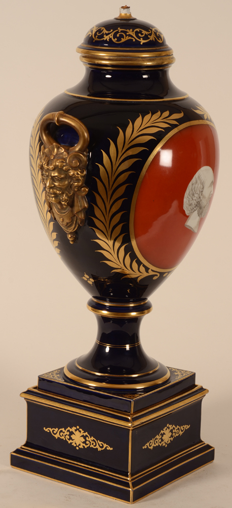 Asclepios vase — Side view of the large porcelain vase