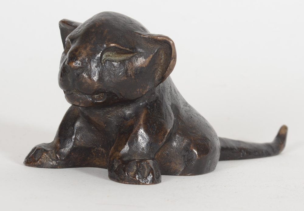 Arthur Klingler, a bronze sculpture of a lion cub — view from the front