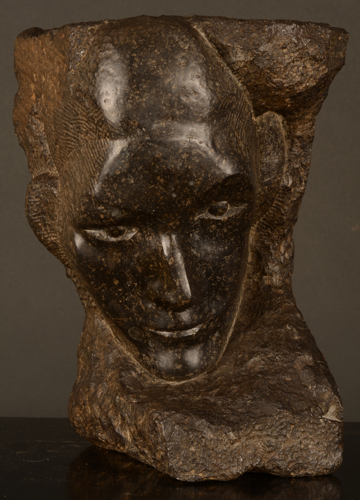 Henri Puvrez Mask 1920 — Cette sculpture unique est e.a. reproduite dans le catalogue Art Déco Belgique 1920-1940 de 1989 et provient de la collection du critique d'art Jef Crick