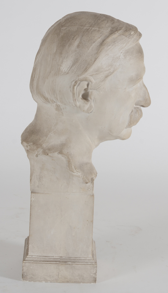 Jules Lagae a male portrait, signed and dated 1908 — Profile view