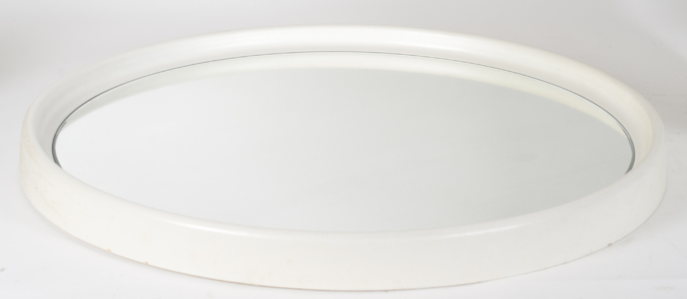 A pair of circular vintage resin mirrors, 1960-1970's — Detail of one of the mirrors