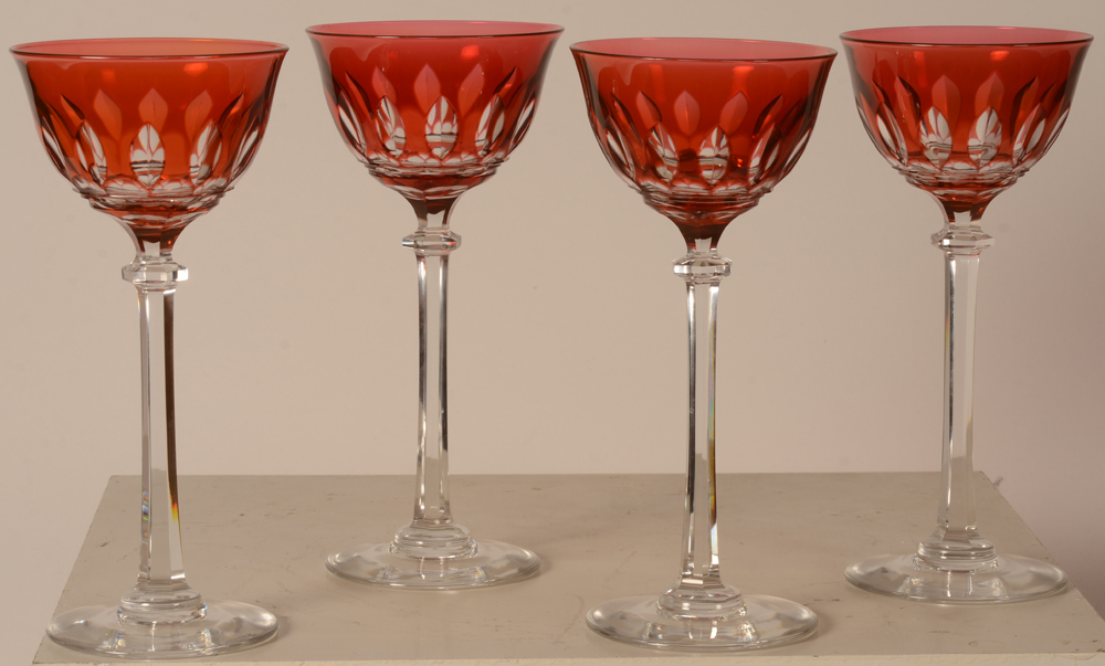 Set of 4 crystal roemers Val Saint-Lambert — Série de 4 verres sur pied haut en crystal doublé et taillé; couleur rare