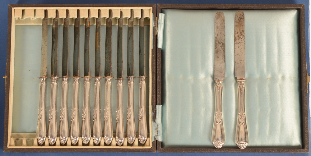 French entree knives in silver and steel — The knives in the original box
