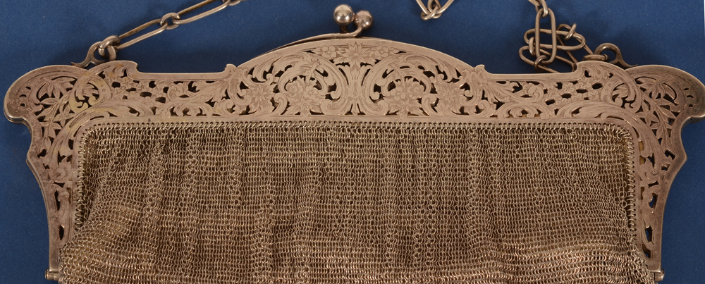 silver art nouveau purse — Detail of the mount