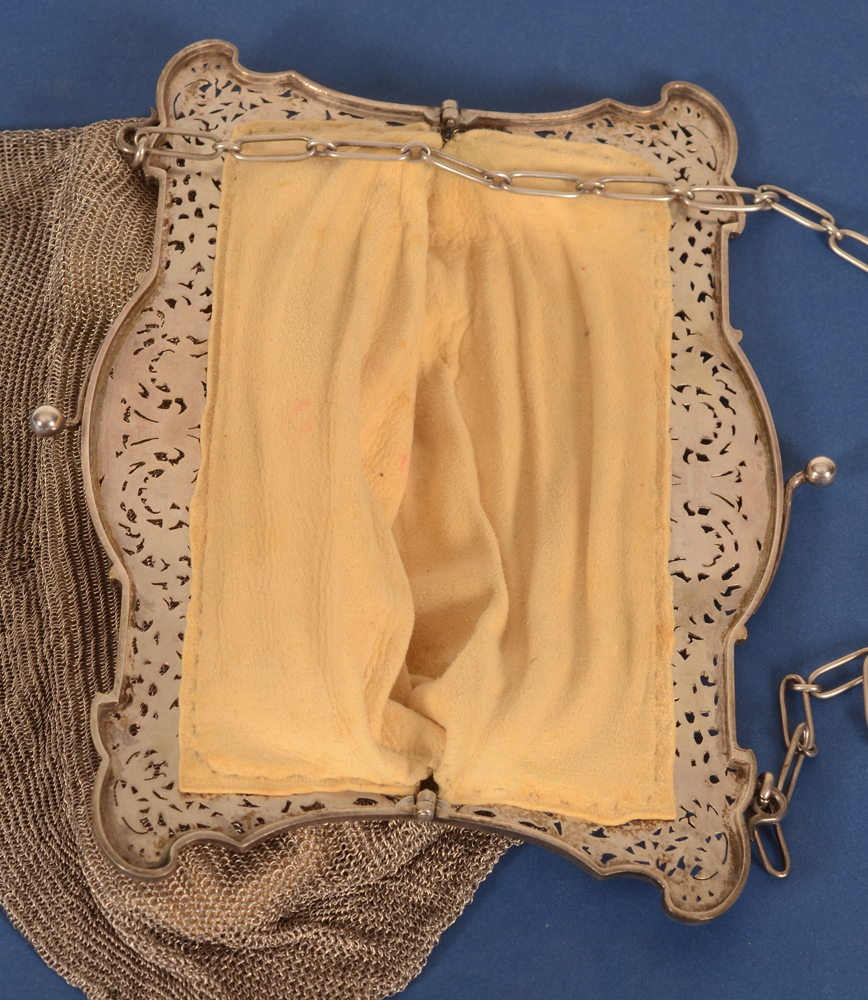 silver art nouveau purse — The purse open