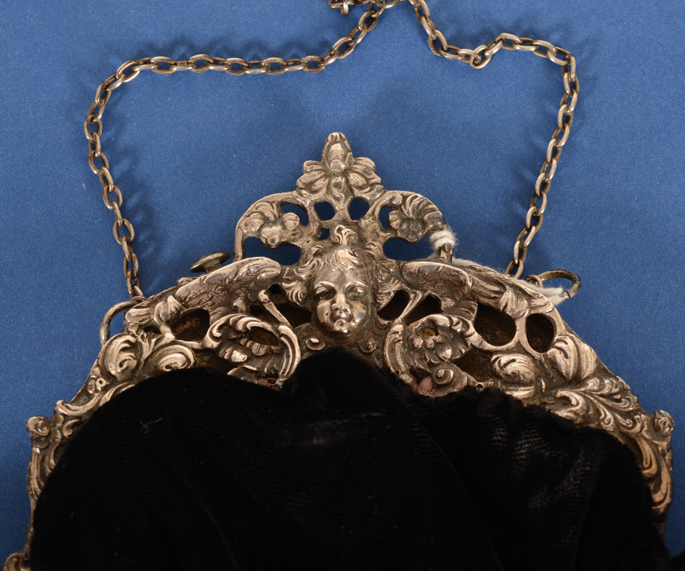 Silver and textile purse — Detail of the silver mount with an angels head&nbsp;
