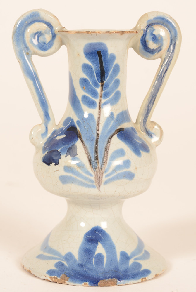 Ceramic altar vase — <p>Petit vase d'autel (?) en ceramique, Nord de la France (?), probablement fin 18e</p>