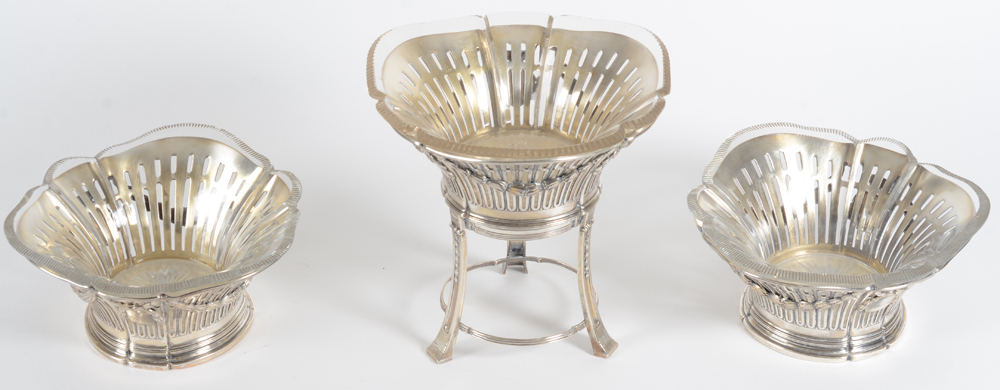 Wolfers Frères silver and crystal L XVI style milieu de table in three parts, 1913 — view from above