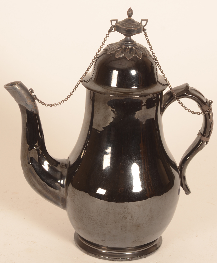 Terre de Namur coffee pot — Made out of black clay from the Namur region and silver