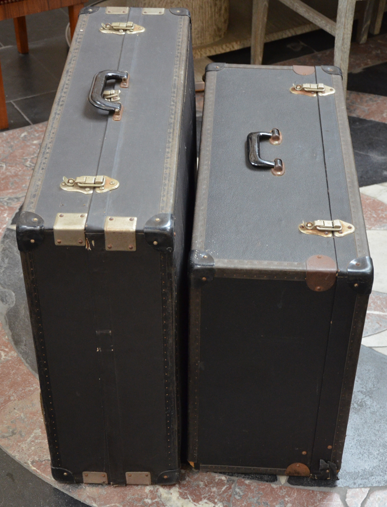Travelling shoe salesman trunks — Side view of the closed trunks