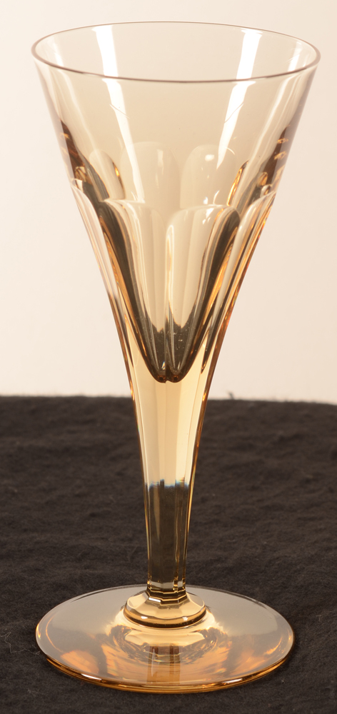 Val Saint-Lambert conical art deco glass in gold coloured crystal, 158 mm — côtes plates, époque art deco, couleur cognac, 158 mm