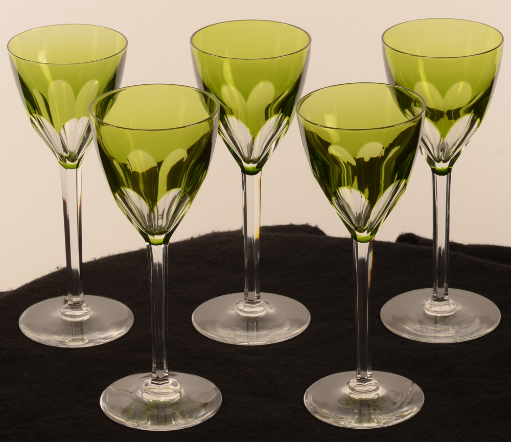 Val Saint-Lambert Gevaert green coloured glasses — <p>Un set de 5 verres, cristal&nbsp;vert et clair du modèle Gevaert côtes plates</p>