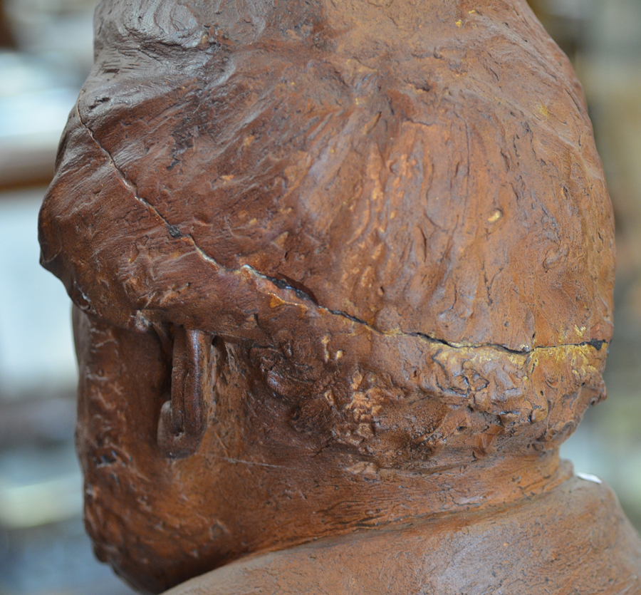 Georges Van der Straeten — Detail of the crack at the back of the head