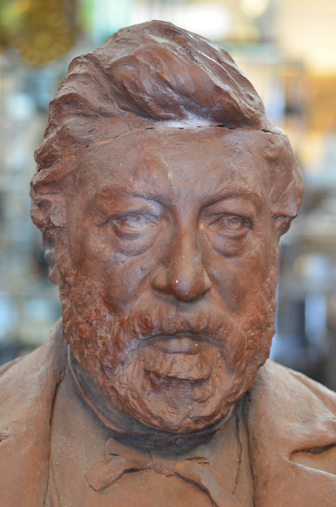 Georges Van der Straeten — Detail of the head, showing the damage