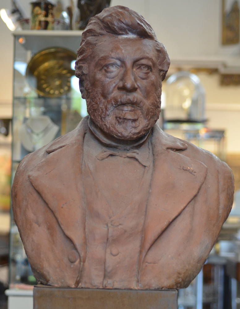 Georges Van der Straeten — Grande buste en terre cuite, signé et daté 1879 (restaurations)