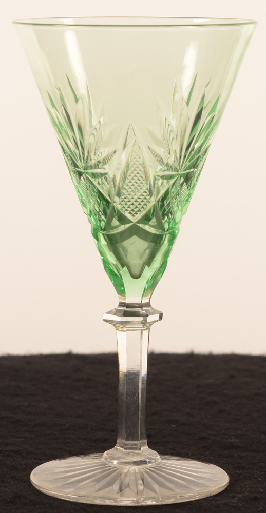 Val Saint-Lambert Euridyce green urane 155 — Val St-Lambert, modele Euridyce, verre en crystal vert urane et blanc, hauteur 155 mm&nbsp;