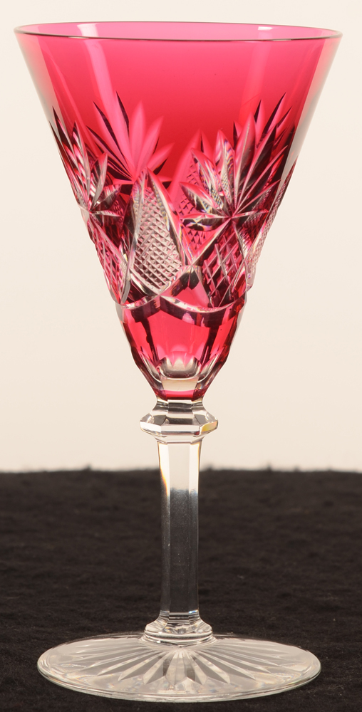 Val Saint-Lambert Euridyce red 143 — Val St-Lambert, modele Euridyce, verre cristal rouge et blanc, hauteur 143 mm