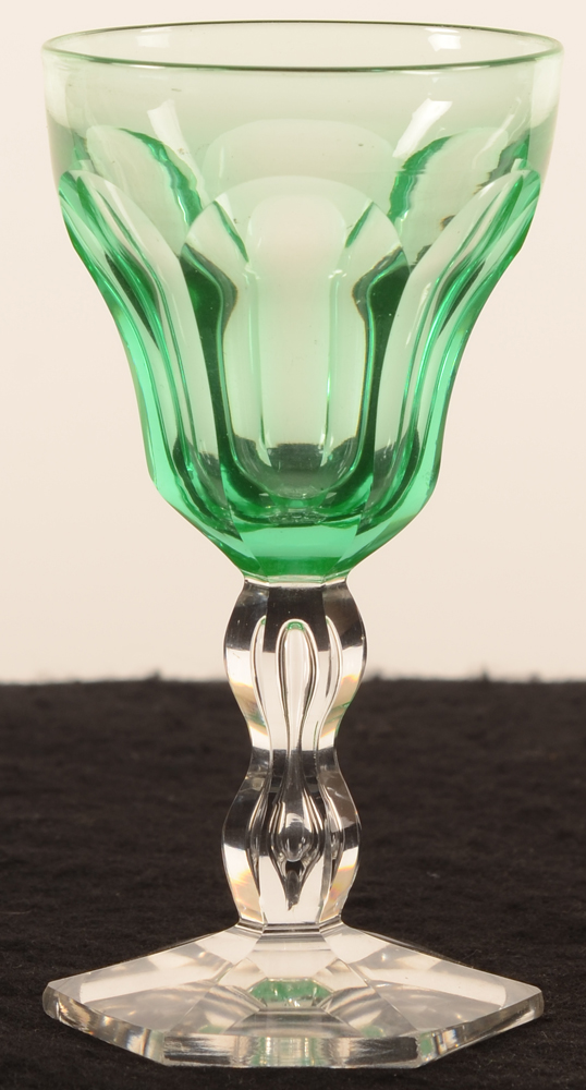 Val Saint-Lambert Lalaing green urane 130 — Val St-Lambert, modele Lalaing, verre en cristal vert urane, hauteur 130 mm