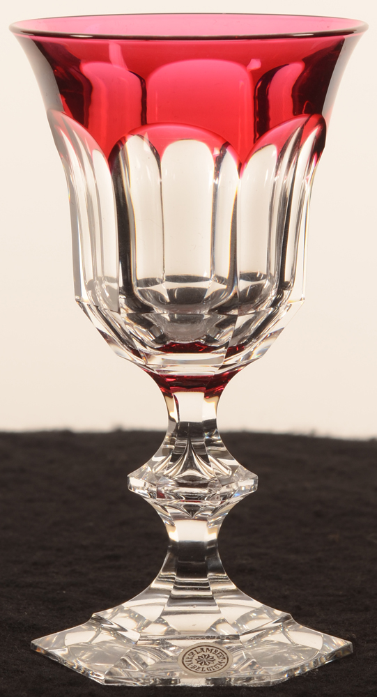 Val Saint-Lambert Metternich red 134 — Val St-Lambert, modele Metternich, verre en cristal rouge et blanc, hauteur 134 mm