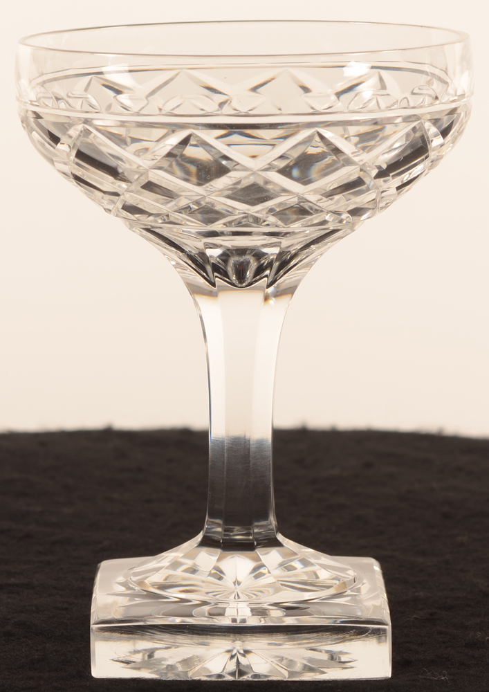 Val Saint-Lambert, model St-Helene, crystal wine glass, height 133 mm (quantity: available) — Val St-Lambert, modele St-Helene, coupe en crystal, hauteur 128 mm