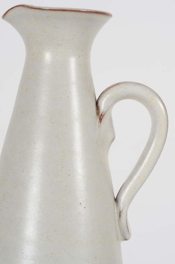 Joost Maréchal a large white glazed slender jug, 1950's — Detail of the glaze and handle