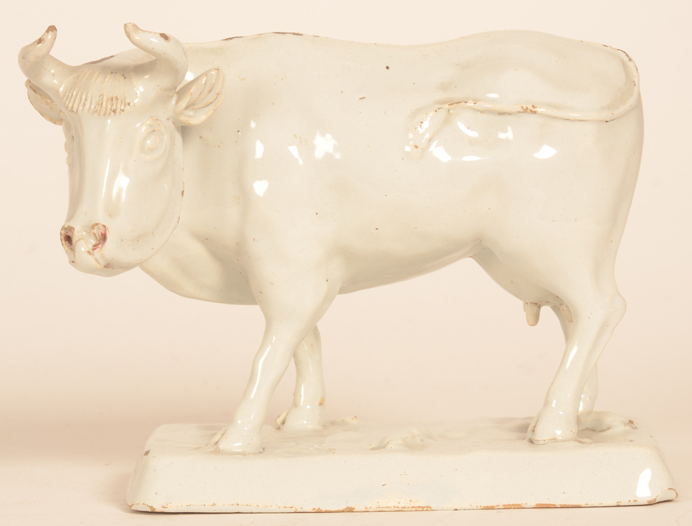White Delft cow — Une vache en faience de Delft blanc, probablement encore 18e
