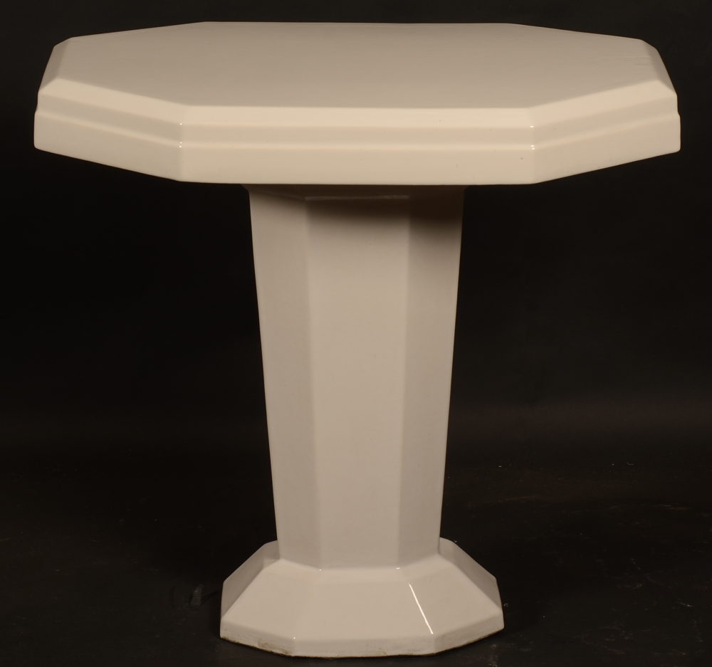 White ceramic art deco table — Belle petite table/console art deco en deux partis, pour mettre contre un mur (un côté non fini)