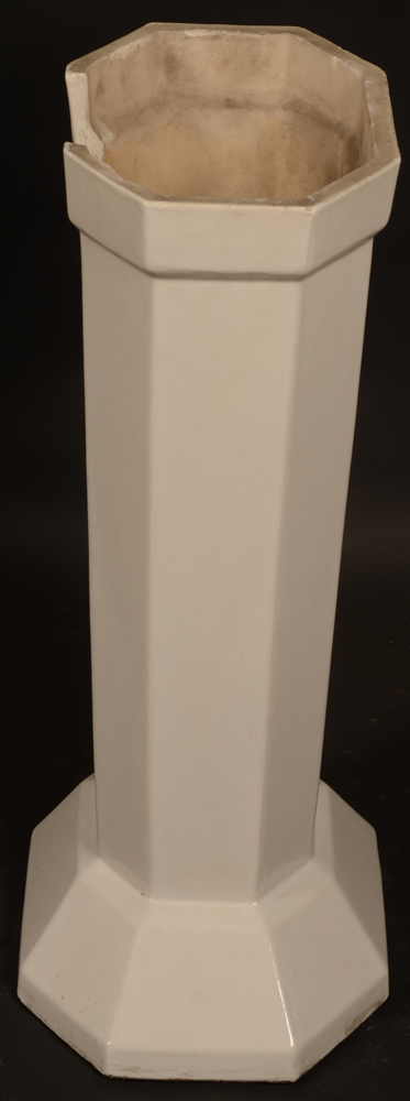 white ceramic art deco table — Side view of the base