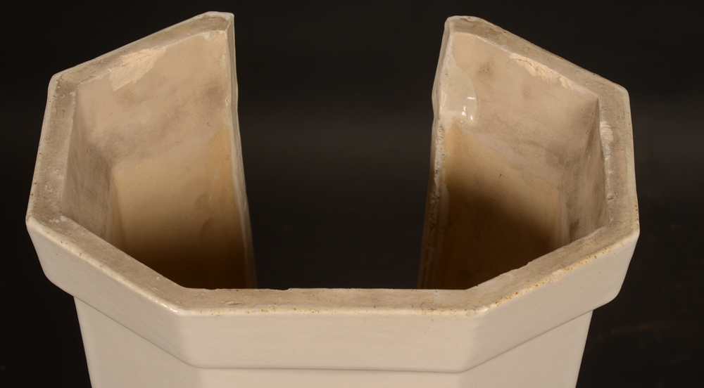 white ceramic art deco table — Top of the lower part, with opening facing towards the wall