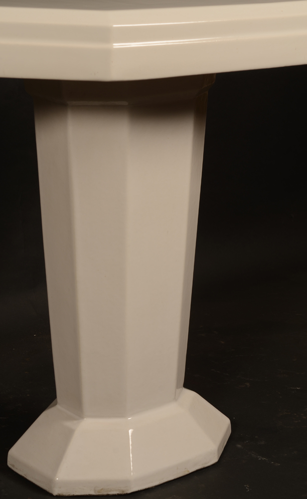 white ceramic art deco table — Angle view from the side