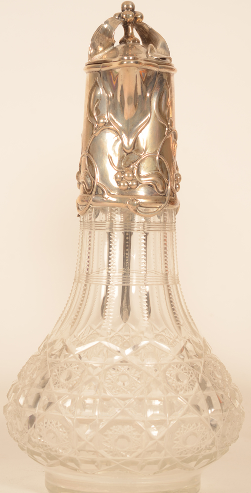 Wilkens a pair of art nouveau silver and cut crystal carafes — Frontal view