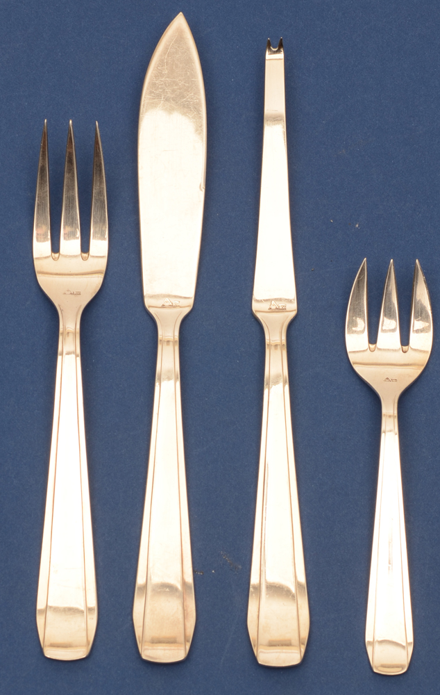 Wolfers Frères Chambord model — <p>Fish cutlery, lobster fork, oyster fork, all in silver and per 12<br></p>