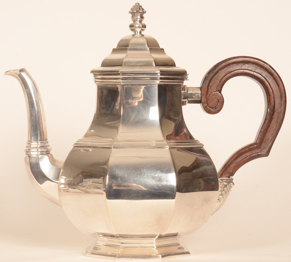 Wolfers Frères — Silver and wood tea pot, height 22,5 cm