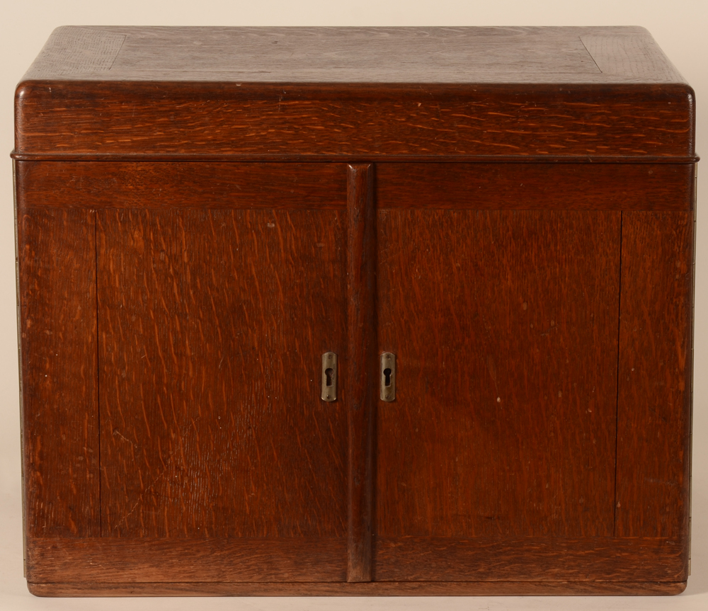 Wolfers Frères model 211 L XIV — The original chest in oak, closed