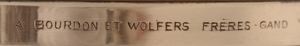 Wolfers Frères — Detail of the retailers mark of Bourdon on the bottom rim