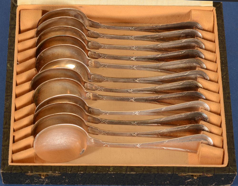 Wolfers Frères — the spoons in their box