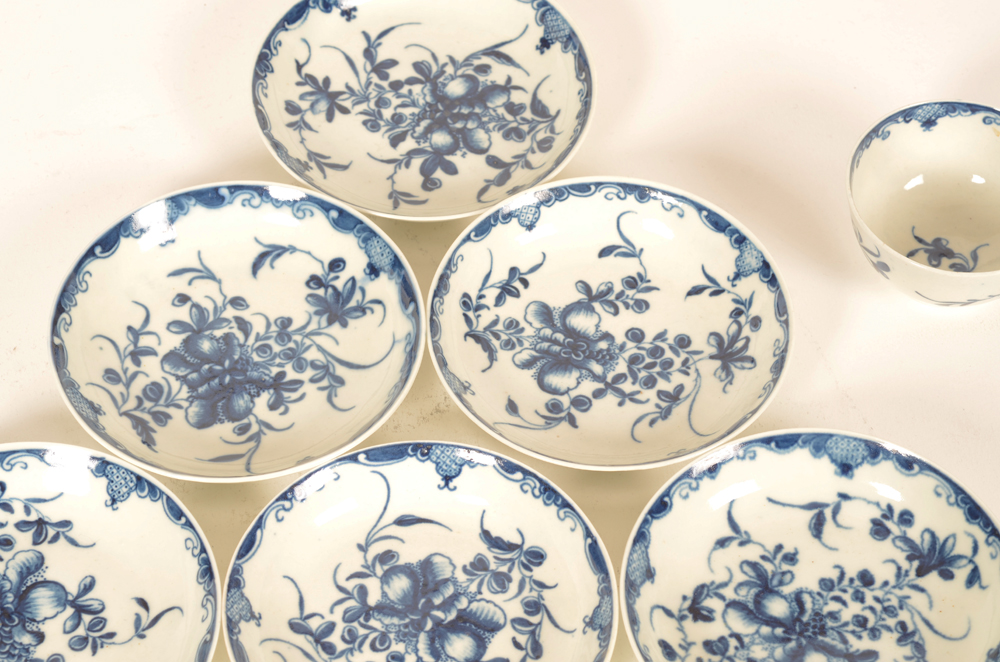18th century Worcester porcelain saucers, set of 6 — in good condition, decorated in transfer printed mansfield pattern