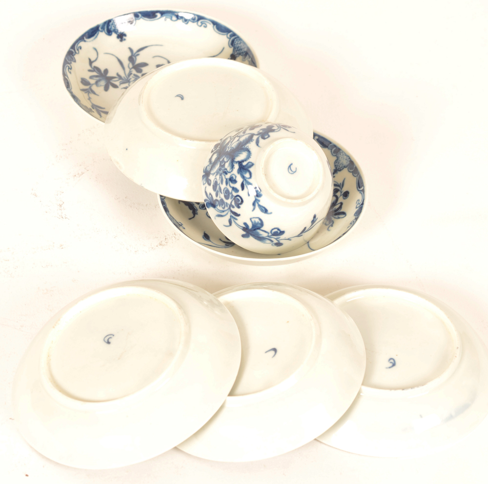18th Century Worcester porcelain, set of 6 tea cups and saucers — marked with the blue crescent in underglaze blue