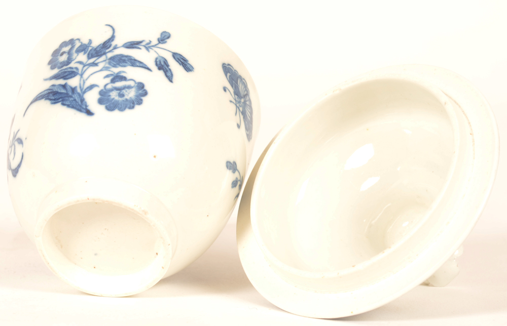 Worcester porcelain sugar bowl — Bottom with blueish white glaze
