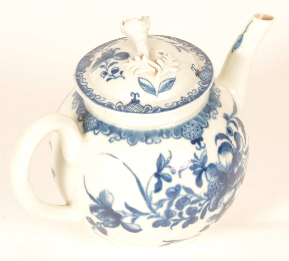 18th century Worcester teapot — decorated in underglaze blue transfer printed Mansfield pattern, good condition