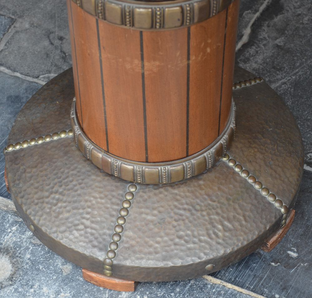 De Coene (Kortrijk) — the base with patinated brass finish