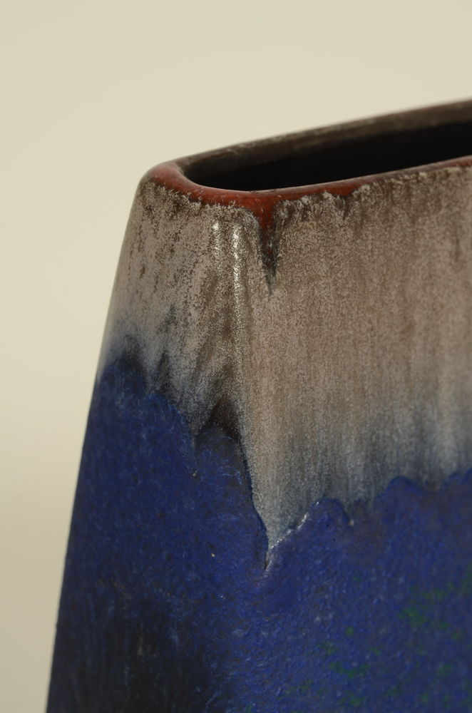 Ceramano Azzurro vase — Detail of the glaze