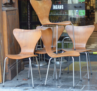 A set of 5 plywood butterfly chairs, 1960's