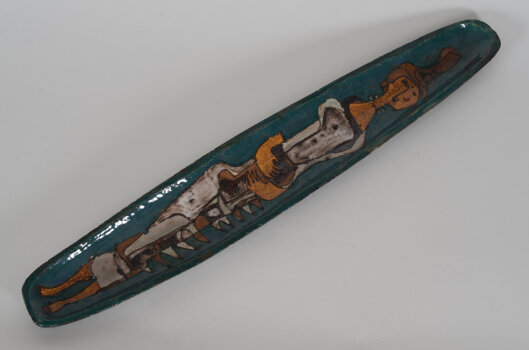 Achiel Pauwels a long 'canoe shaped' figurative dish
