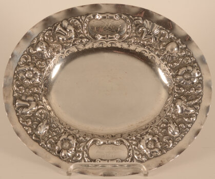 A historical important silver presentation dish Stockholm 1918 with 52 engraved names of Swedish personalites