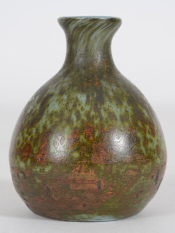 Val Saint-Lambert, a small but nicely decorated so-called Onion de Jemeppe vase