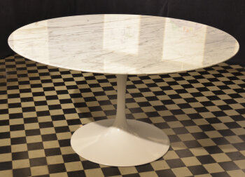 E. Saarinen Tulip table with marble top from 1971